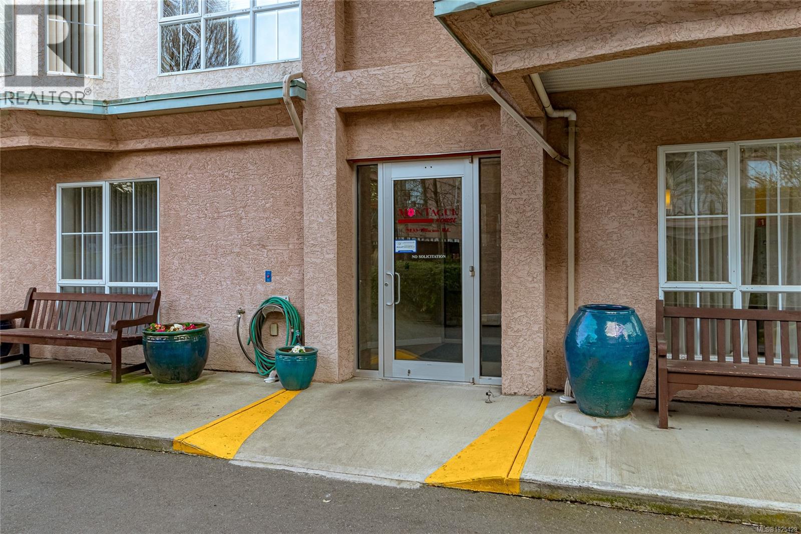 3133 Tillicum Unit 102 photo 4