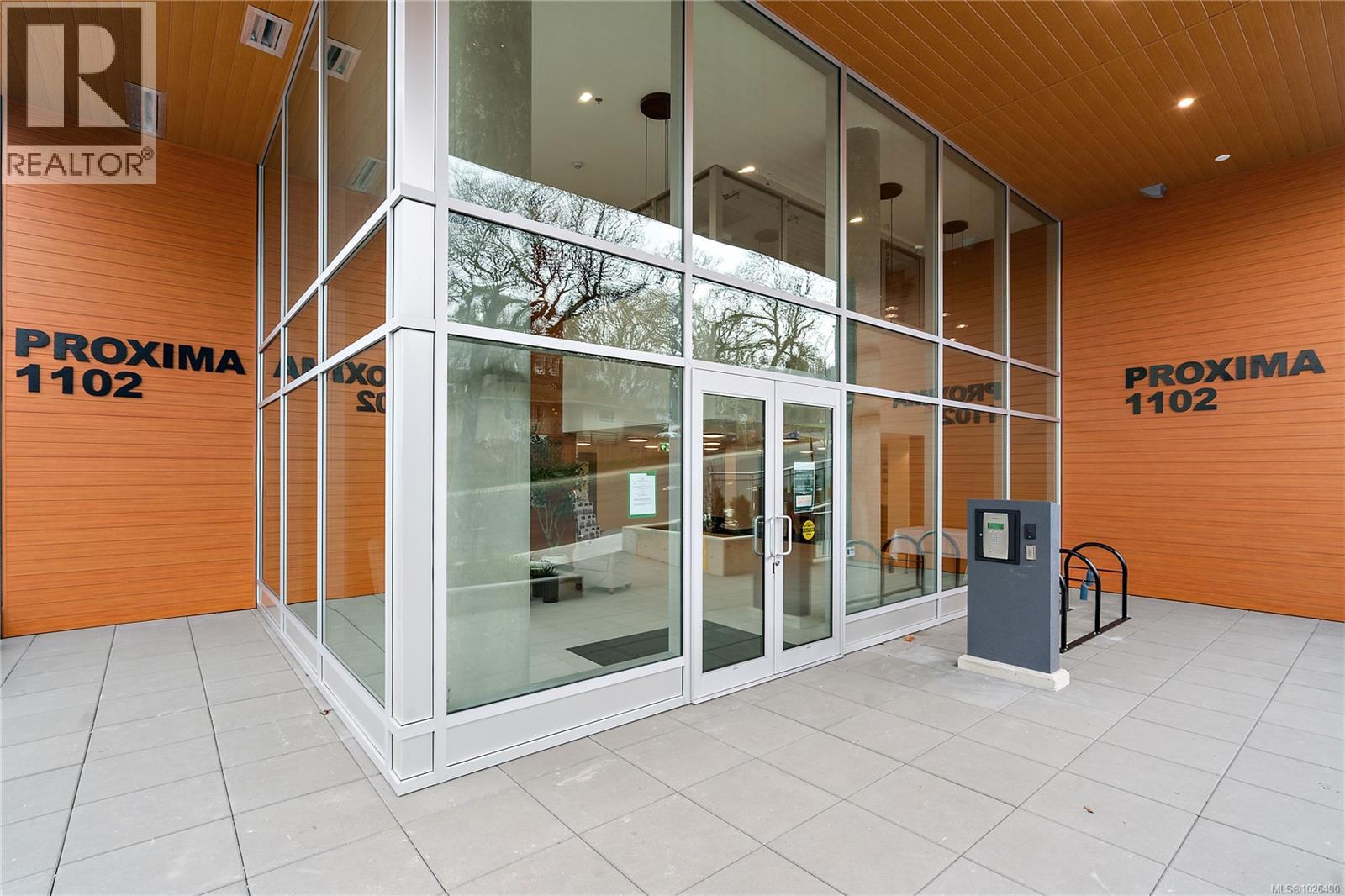 1102 Esquimalt Unit 202 photo 3
