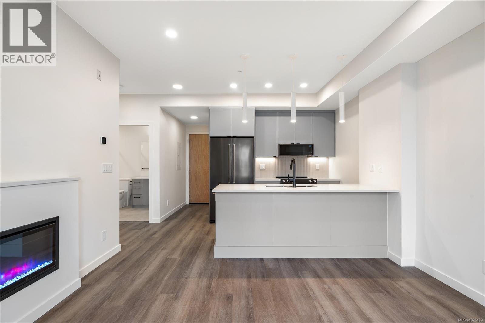 1102 Esquimalt Unit 408 photo 3