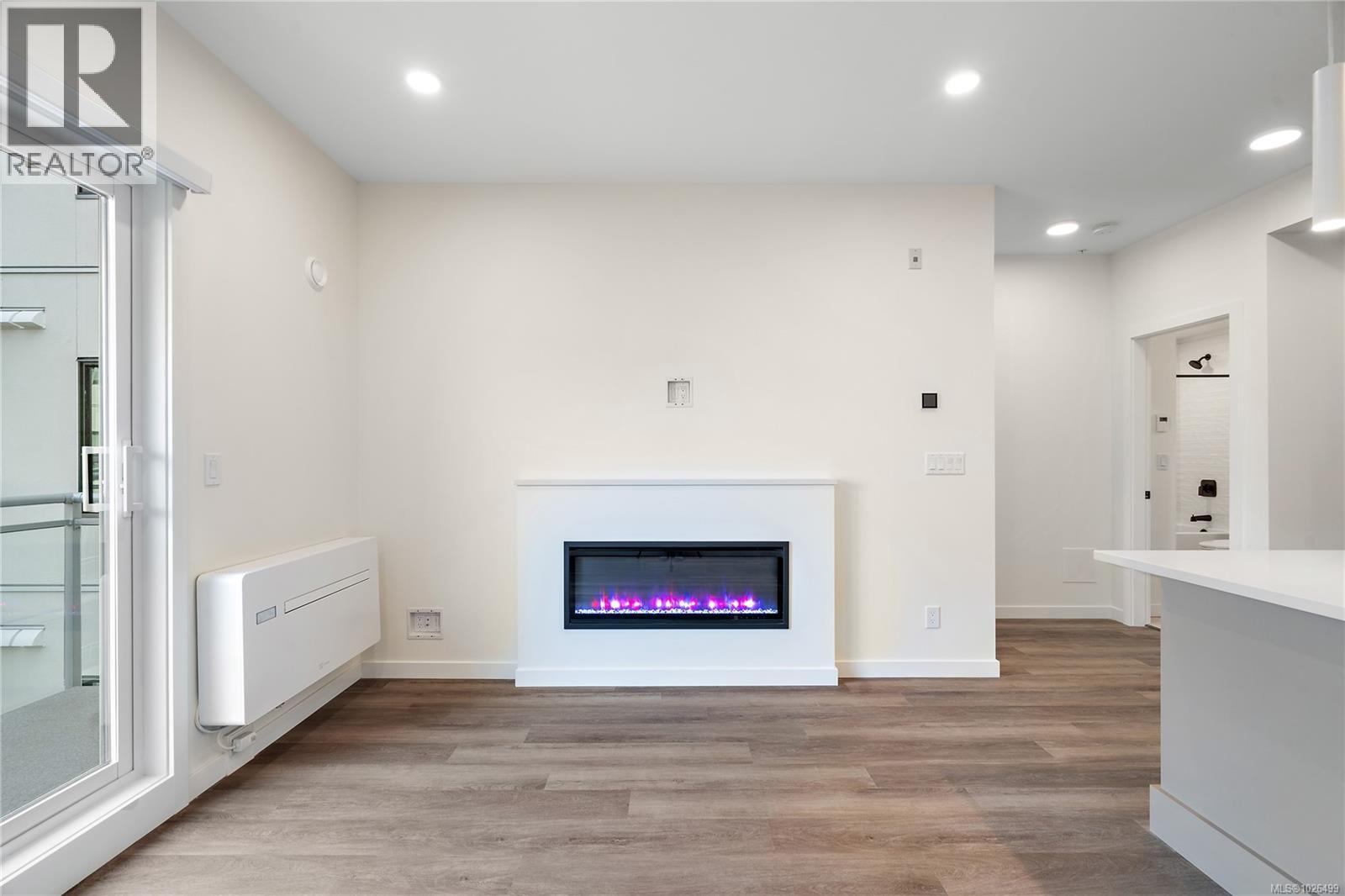1102 Esquimalt Unit 408 photo 4