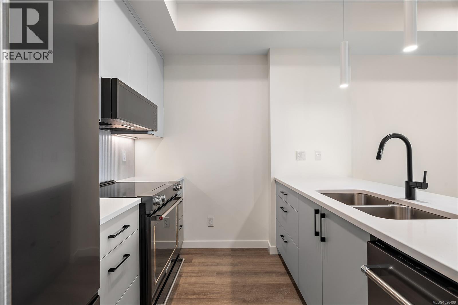 1102 Esquimalt Unit 408 photo 5