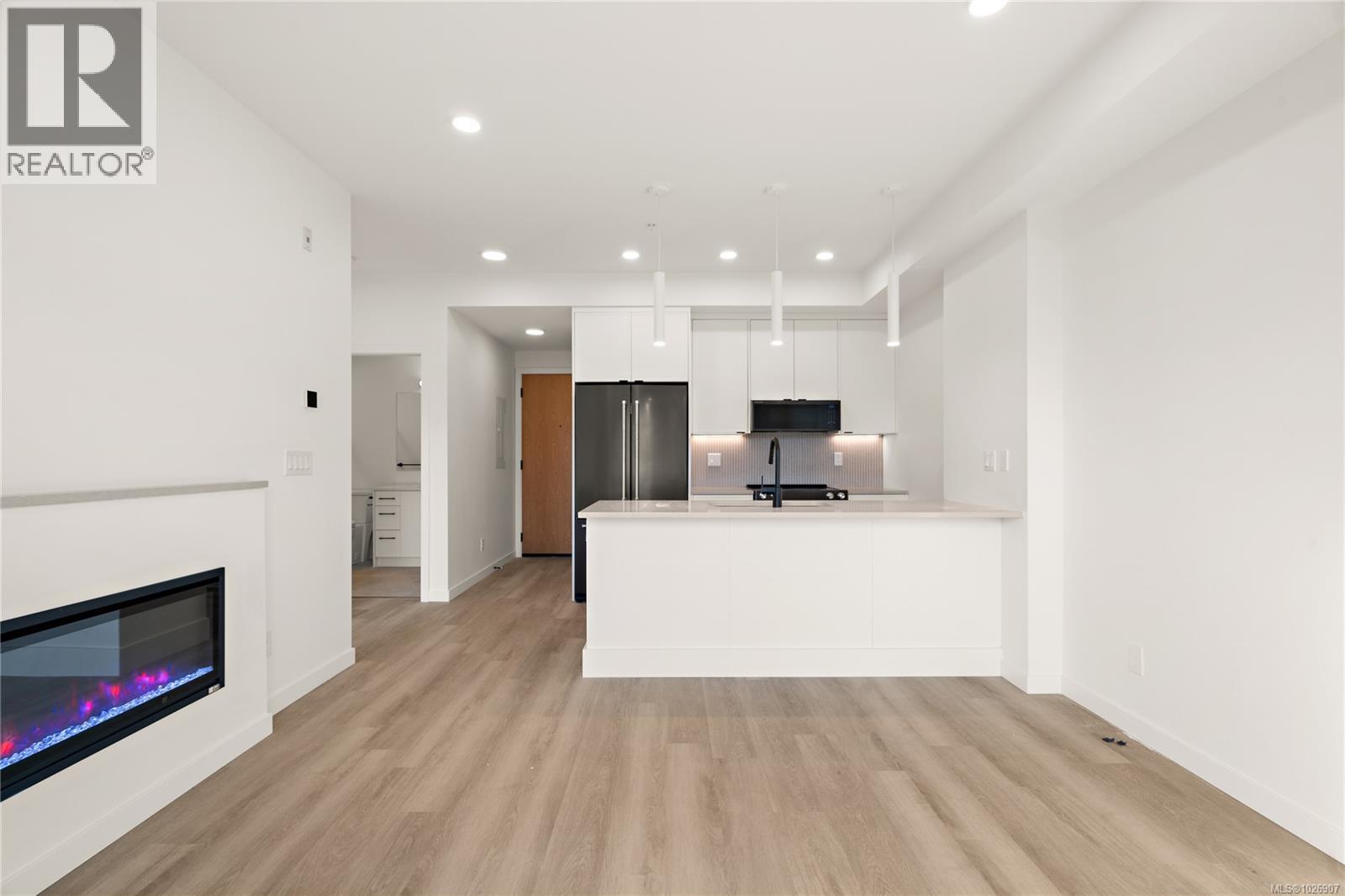 1102 Esquimalt Unit 303
