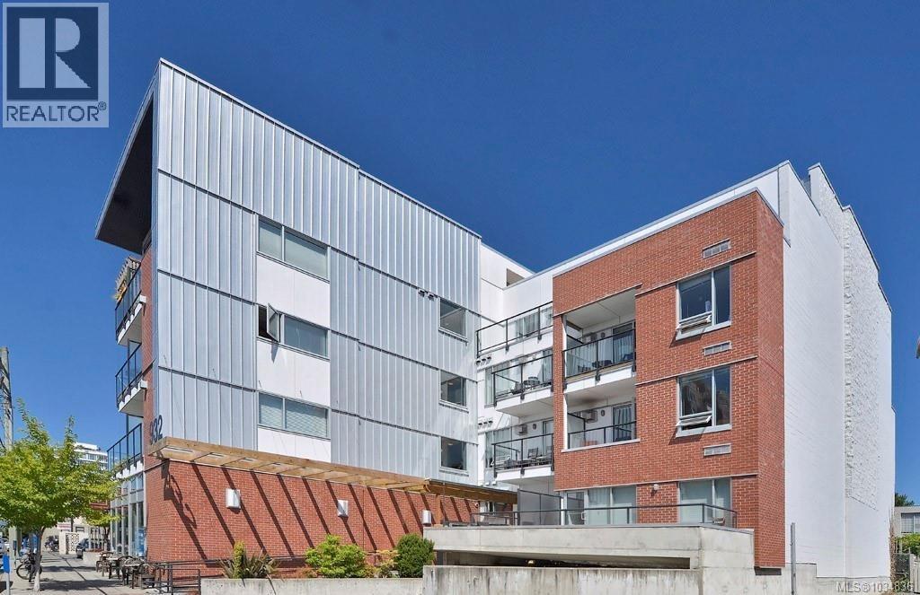 932 Johnson Unit 208