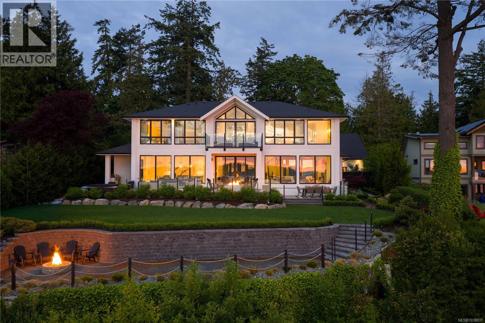 8425 Lochside