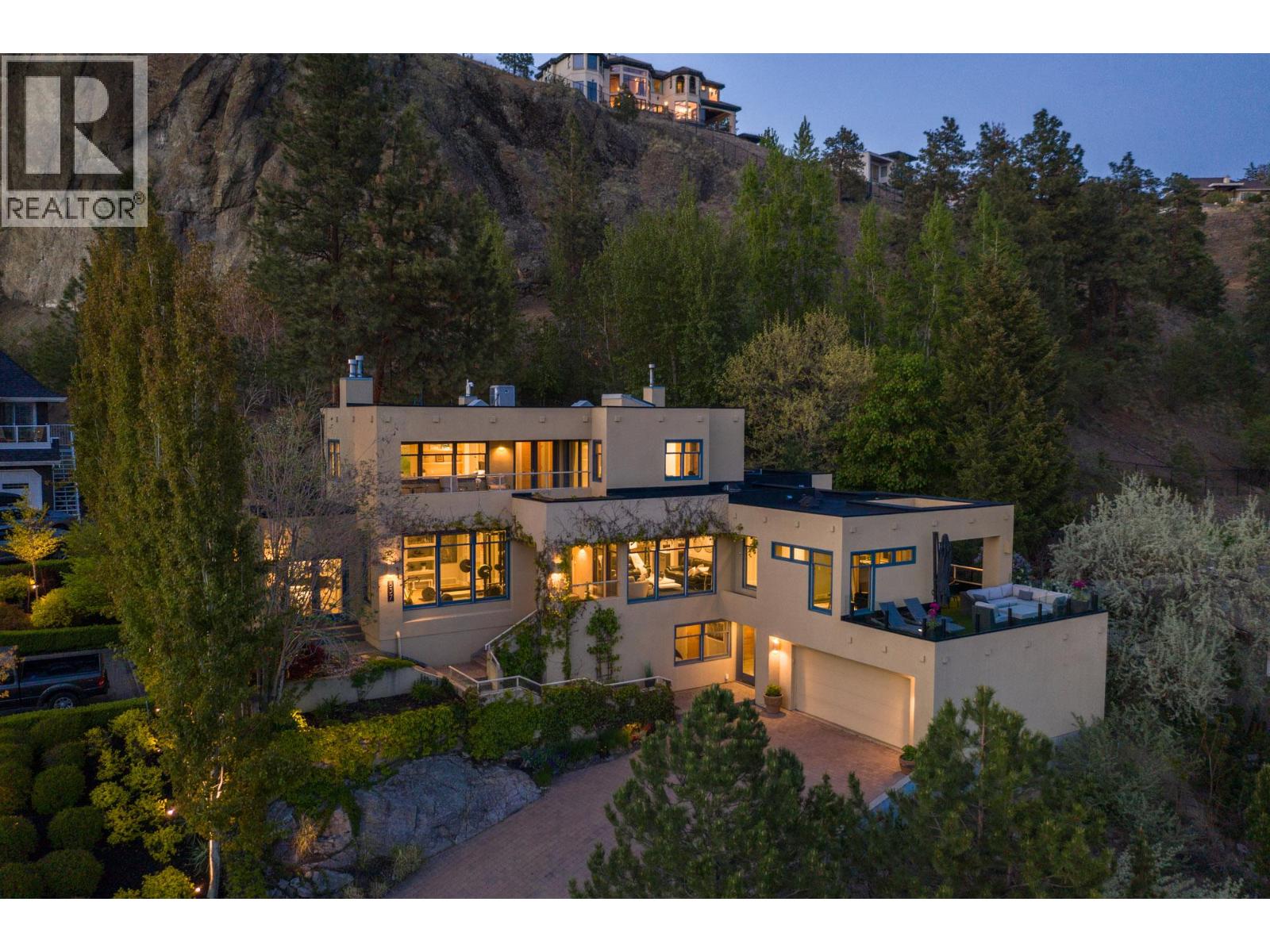 837 Mount Royal