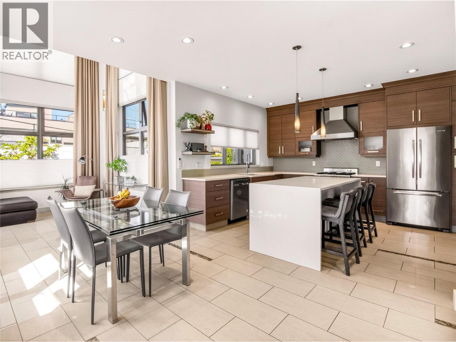 433 Churchill Unit 101