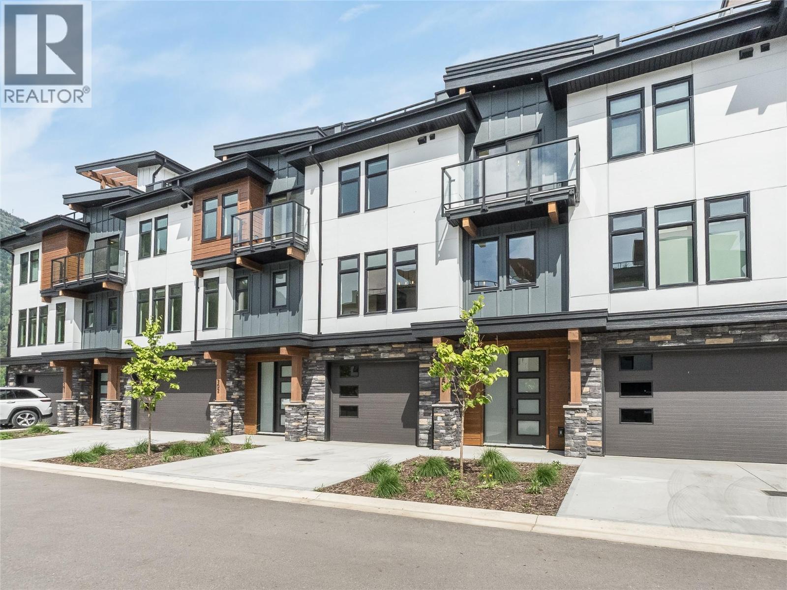 910 Lakeside Unit 203