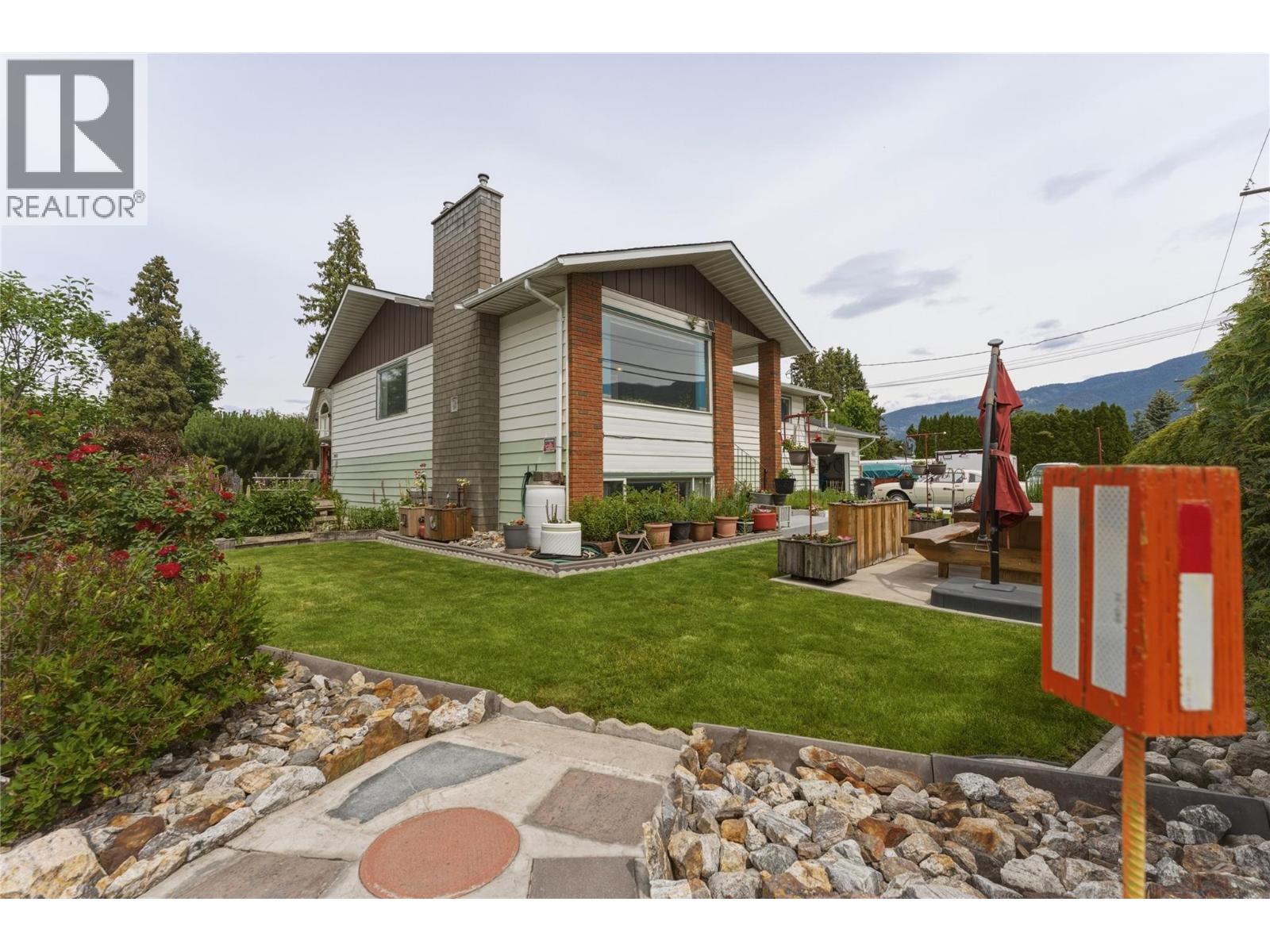 2810 Okanagan