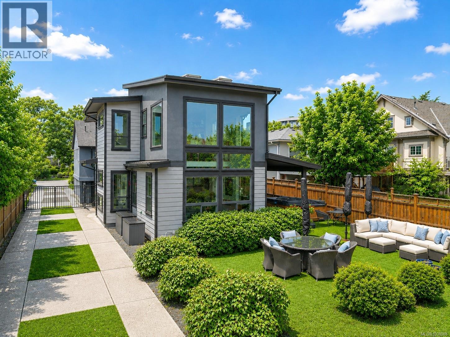 838 Old Esquimalt