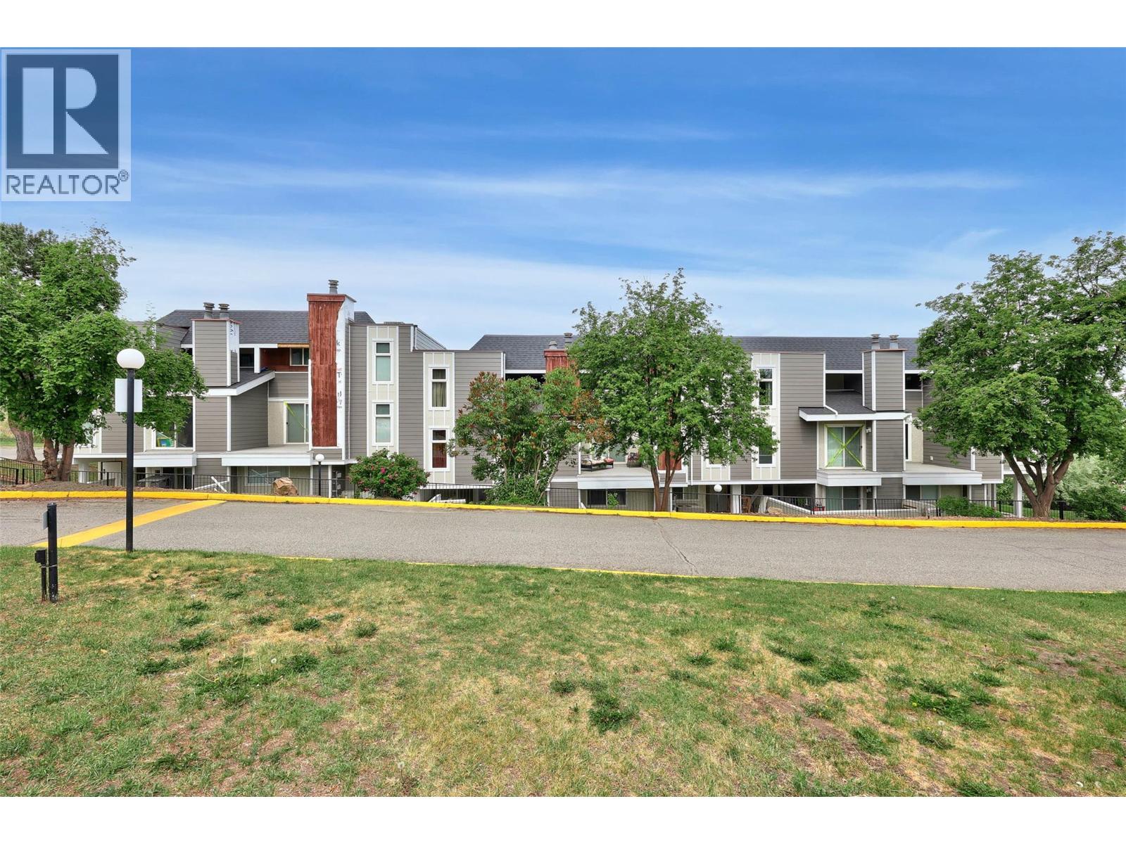 1435 Summit Unit 23
