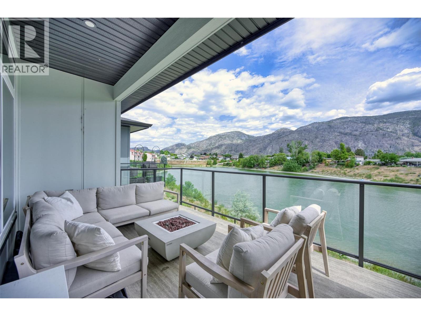 8000 Vedette Unit 10