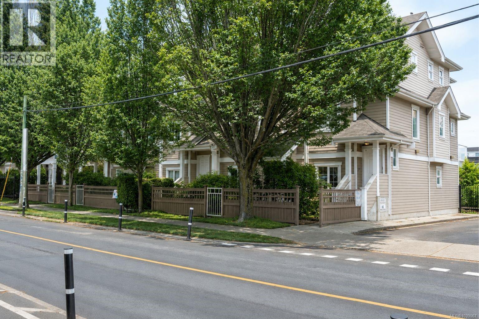 1043 Caledonia Unit 13