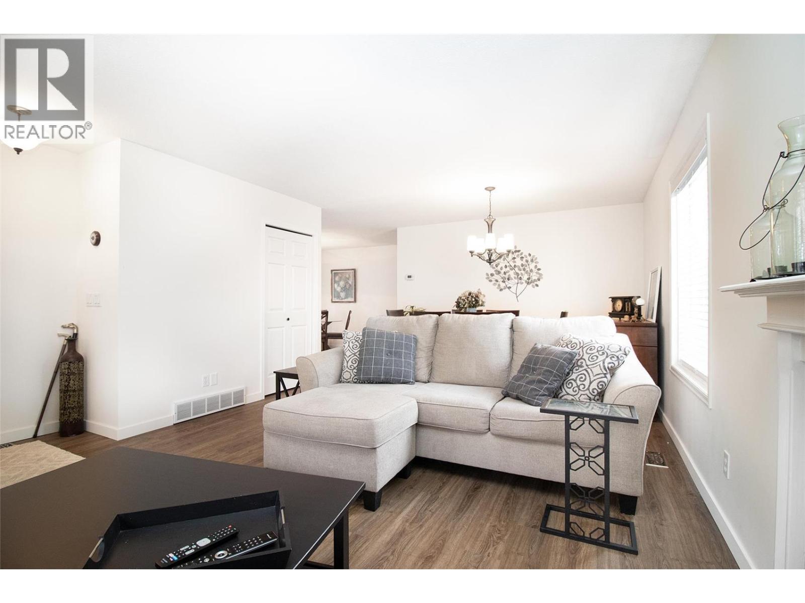 1255 Raymer Unit 582 photo 4