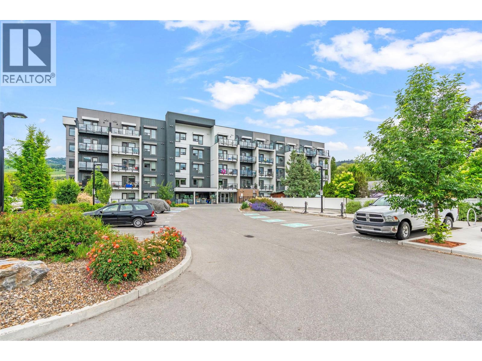 2555 Lakeshore Unit 303