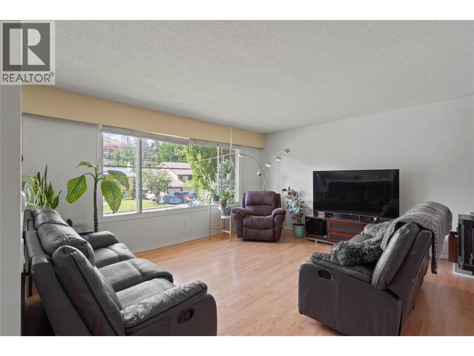 1680 Mt. Dufferin photo 5