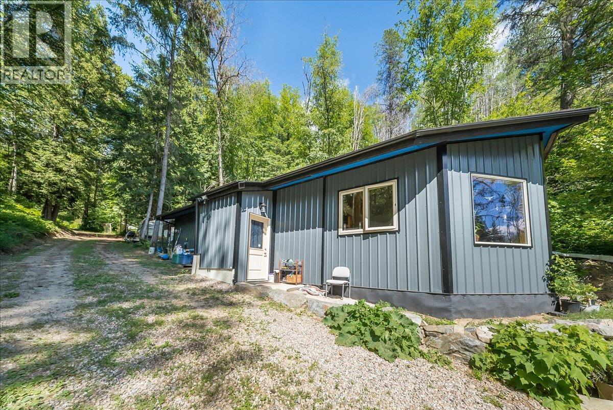 1385 Pass Creek