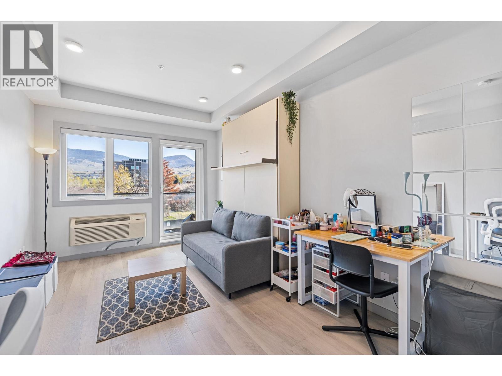 345 Dougall Unit 220
