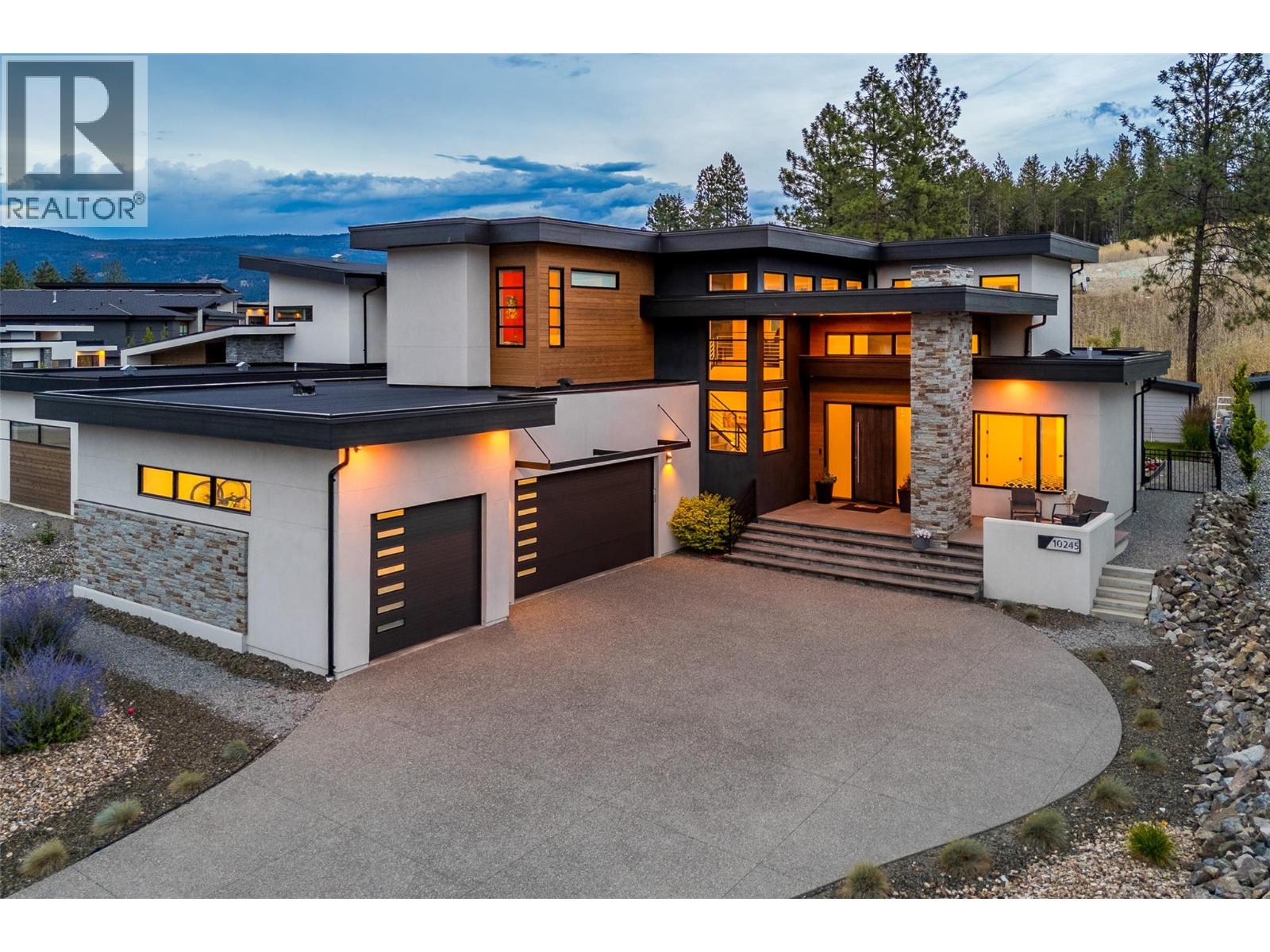 10245 Beacon Hill