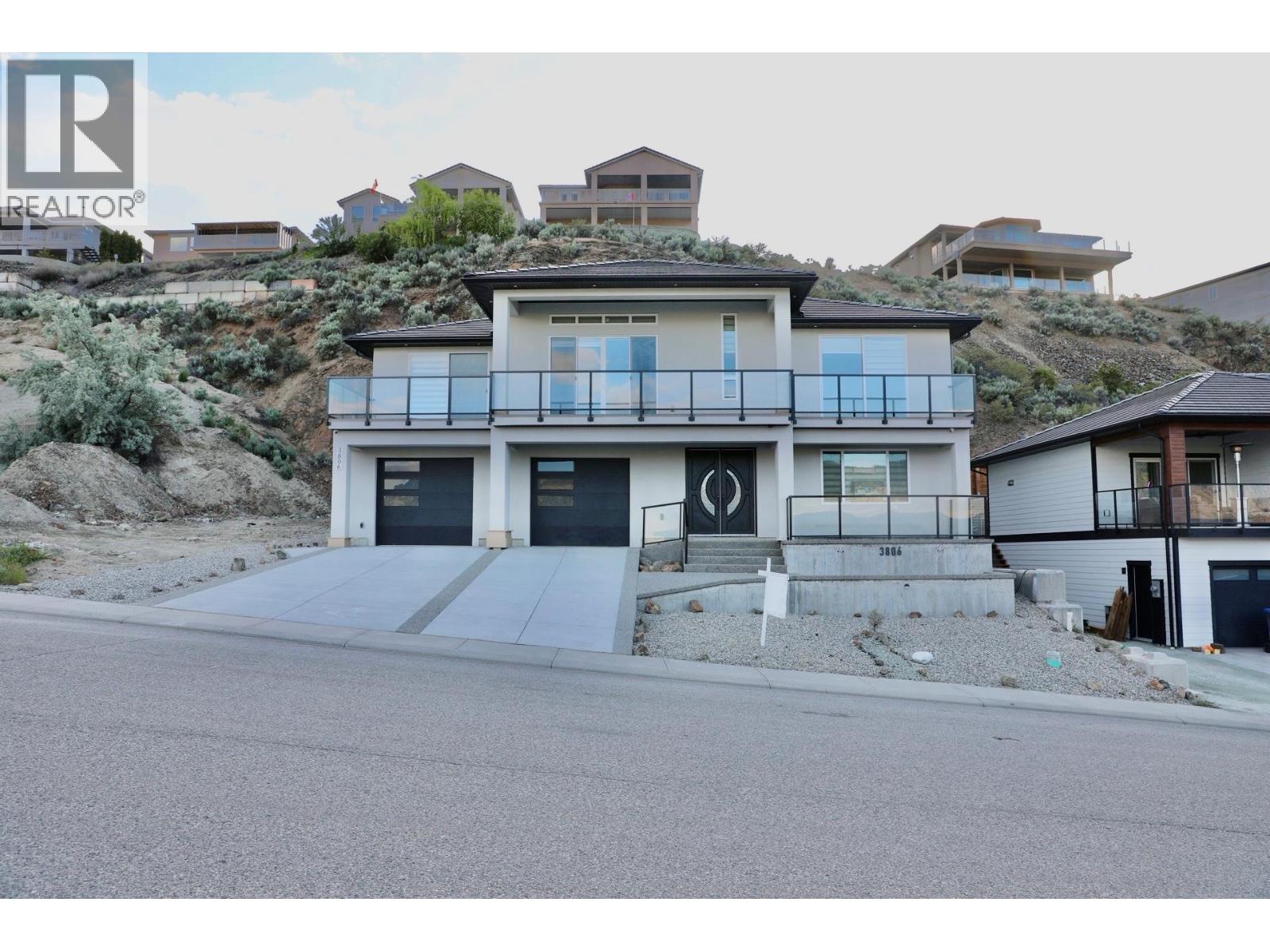 3806 Torrey Pines