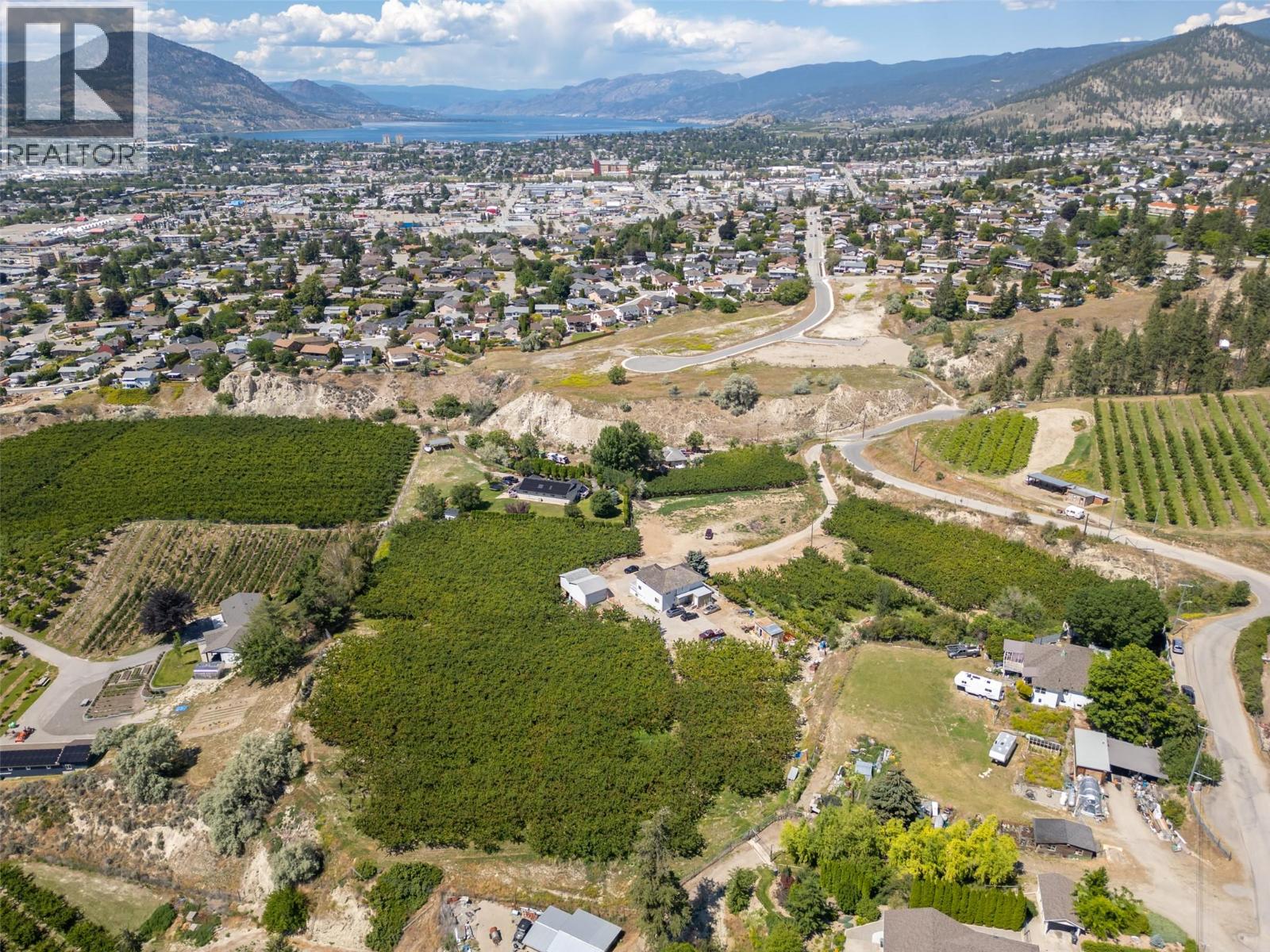 2885 Valleyview photo 2