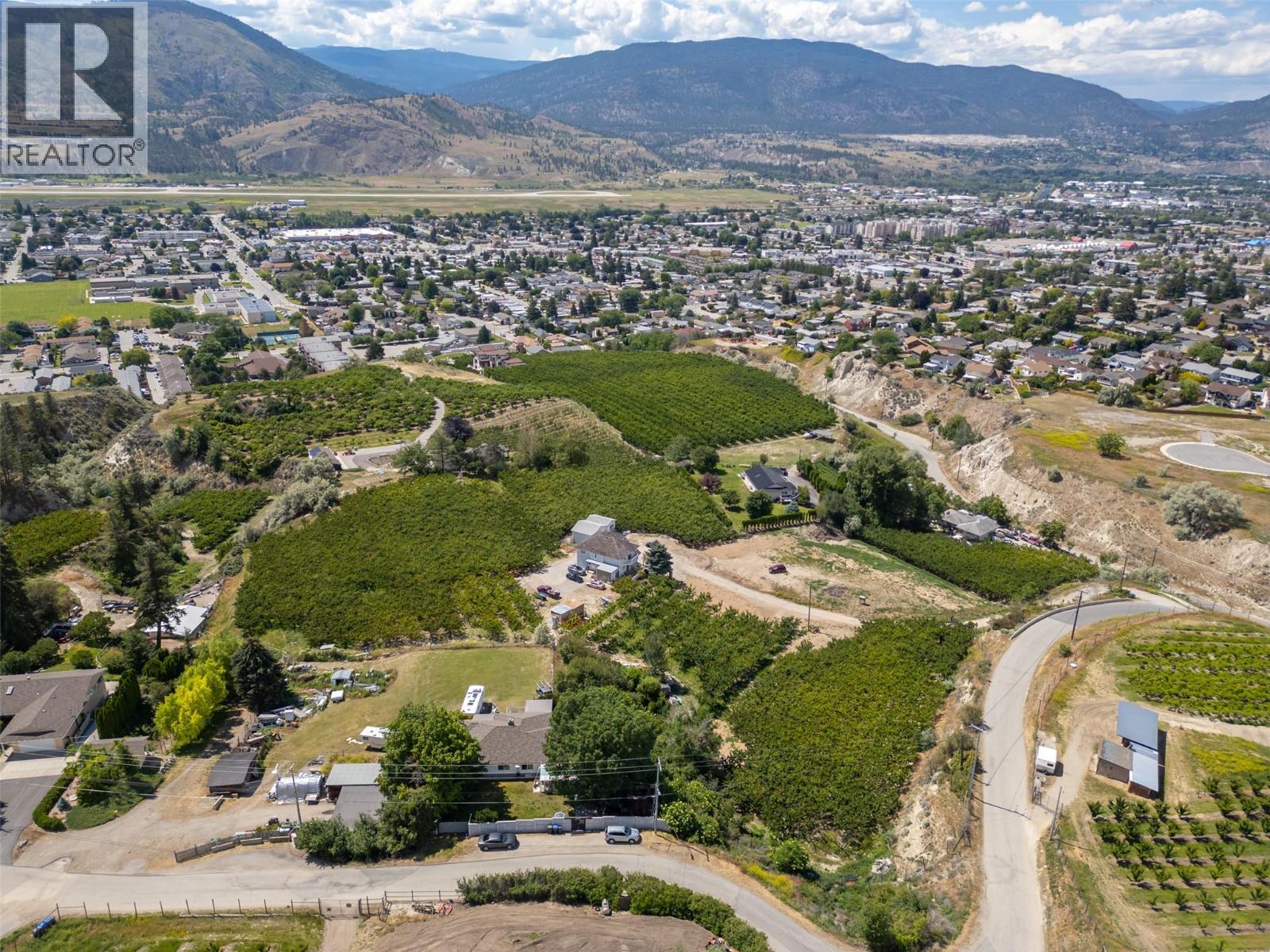 2885 Valleyview photo 3