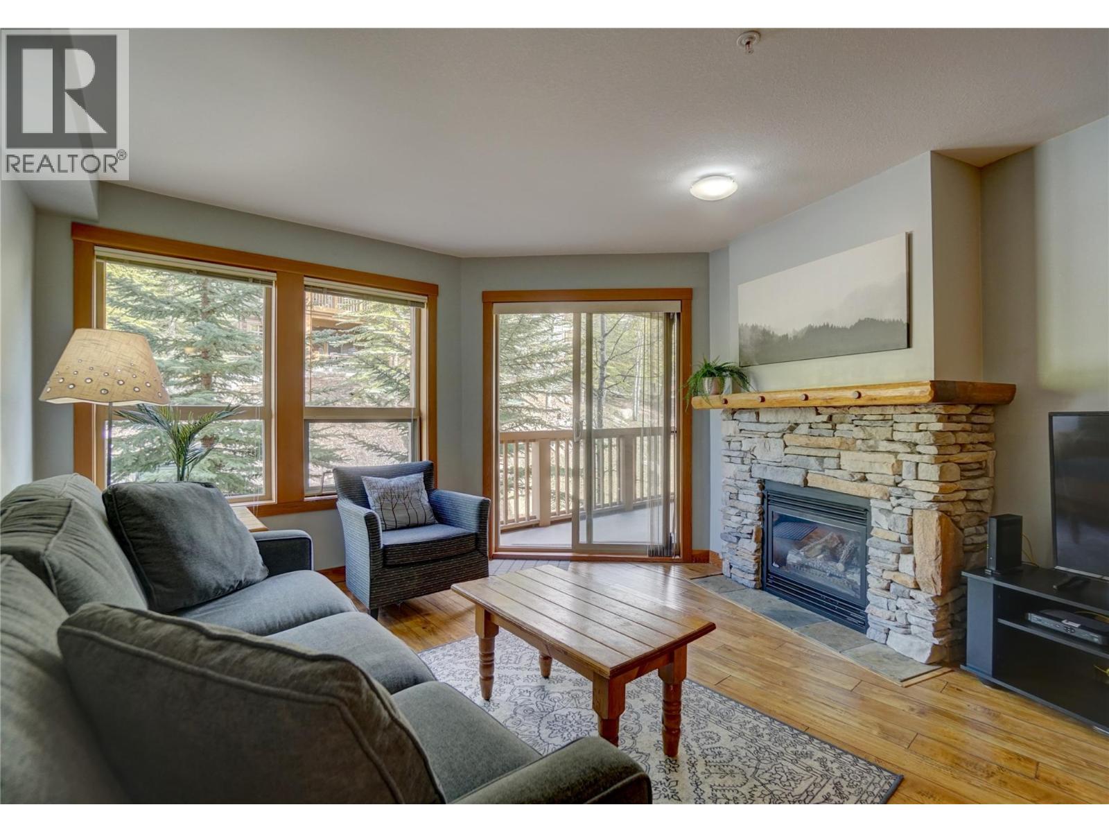 2080 Summit Unit 322