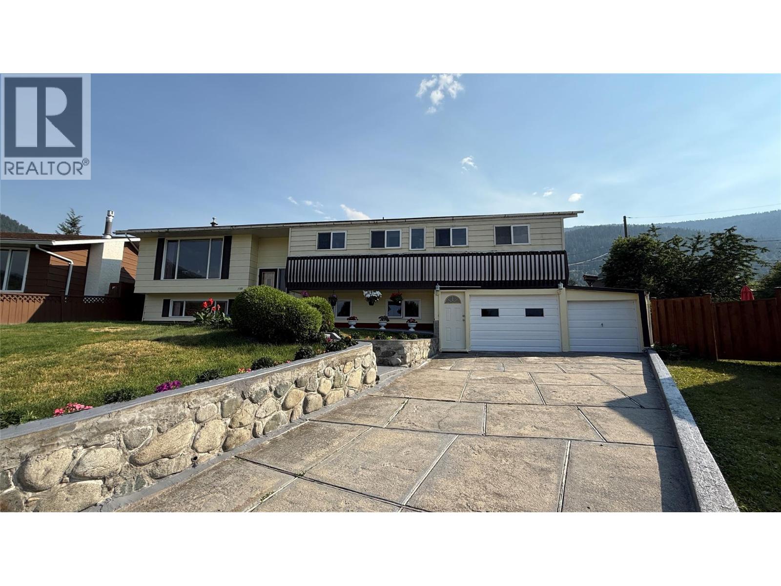 1705 Slocan