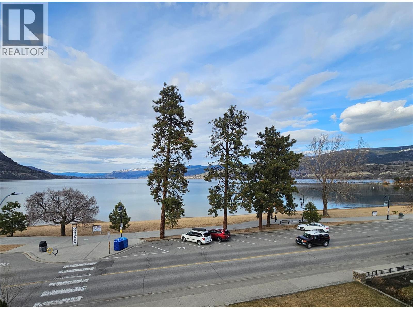 578 Lakeshore Unit 402