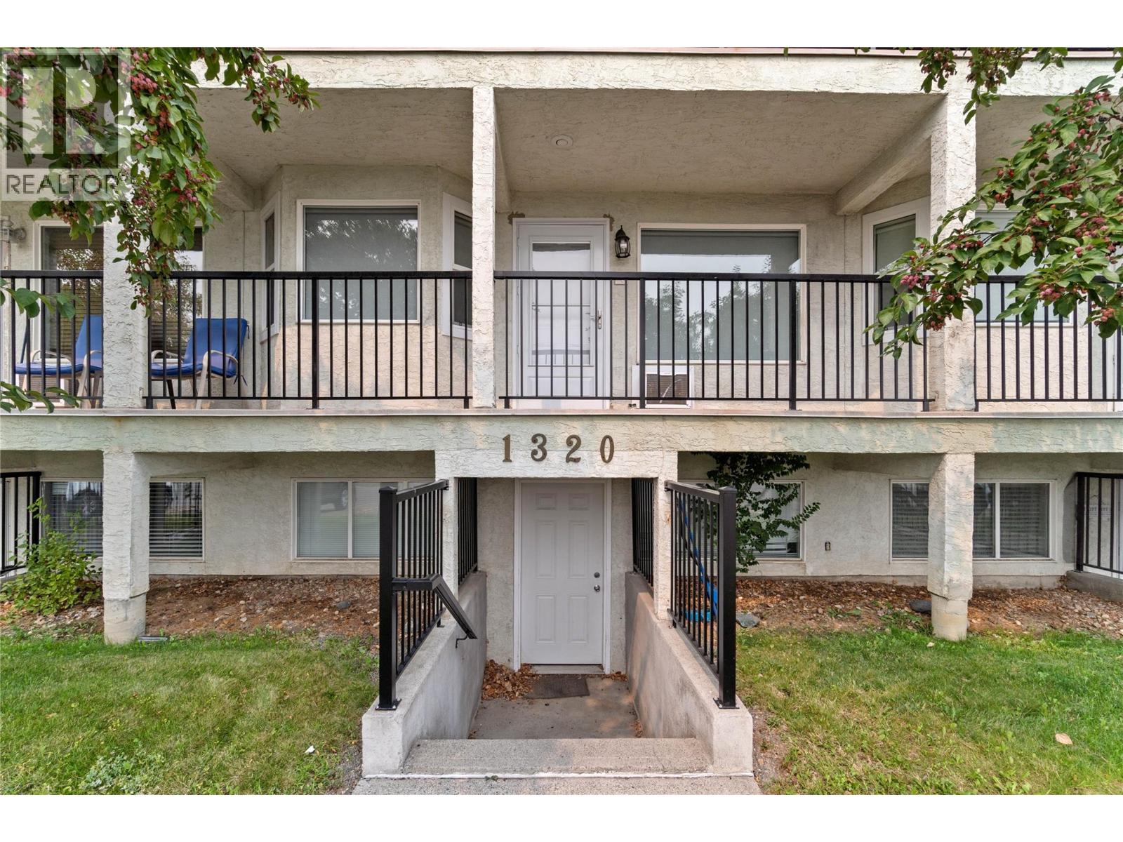 1320 SELKIRK Unit 4