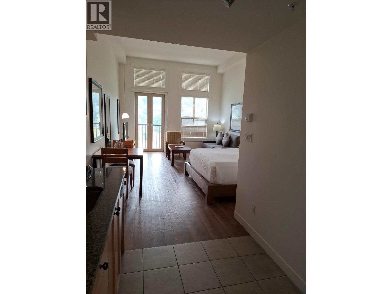 4200 Lakeshore Unit 338