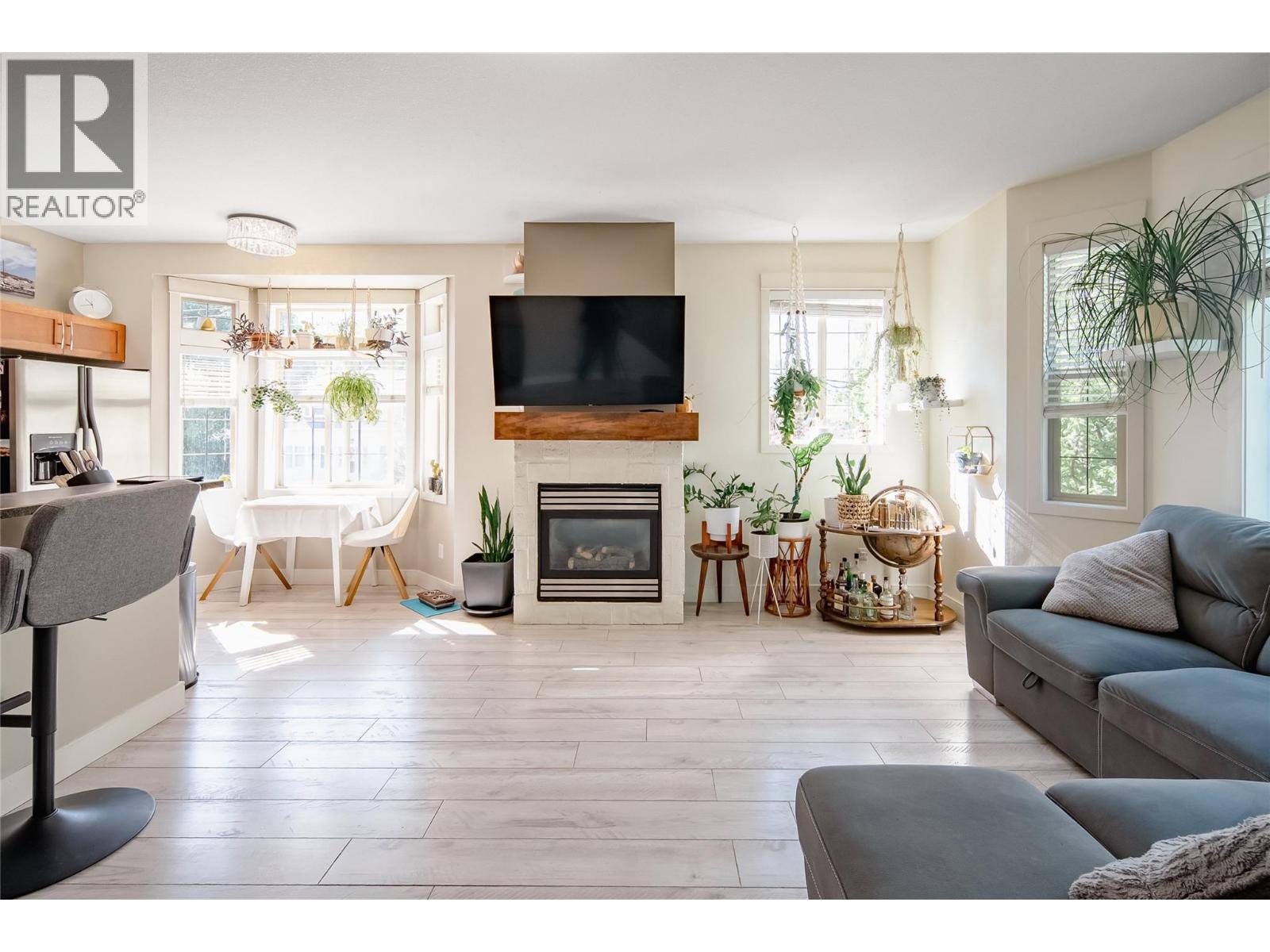 952 Lawson Unit 101