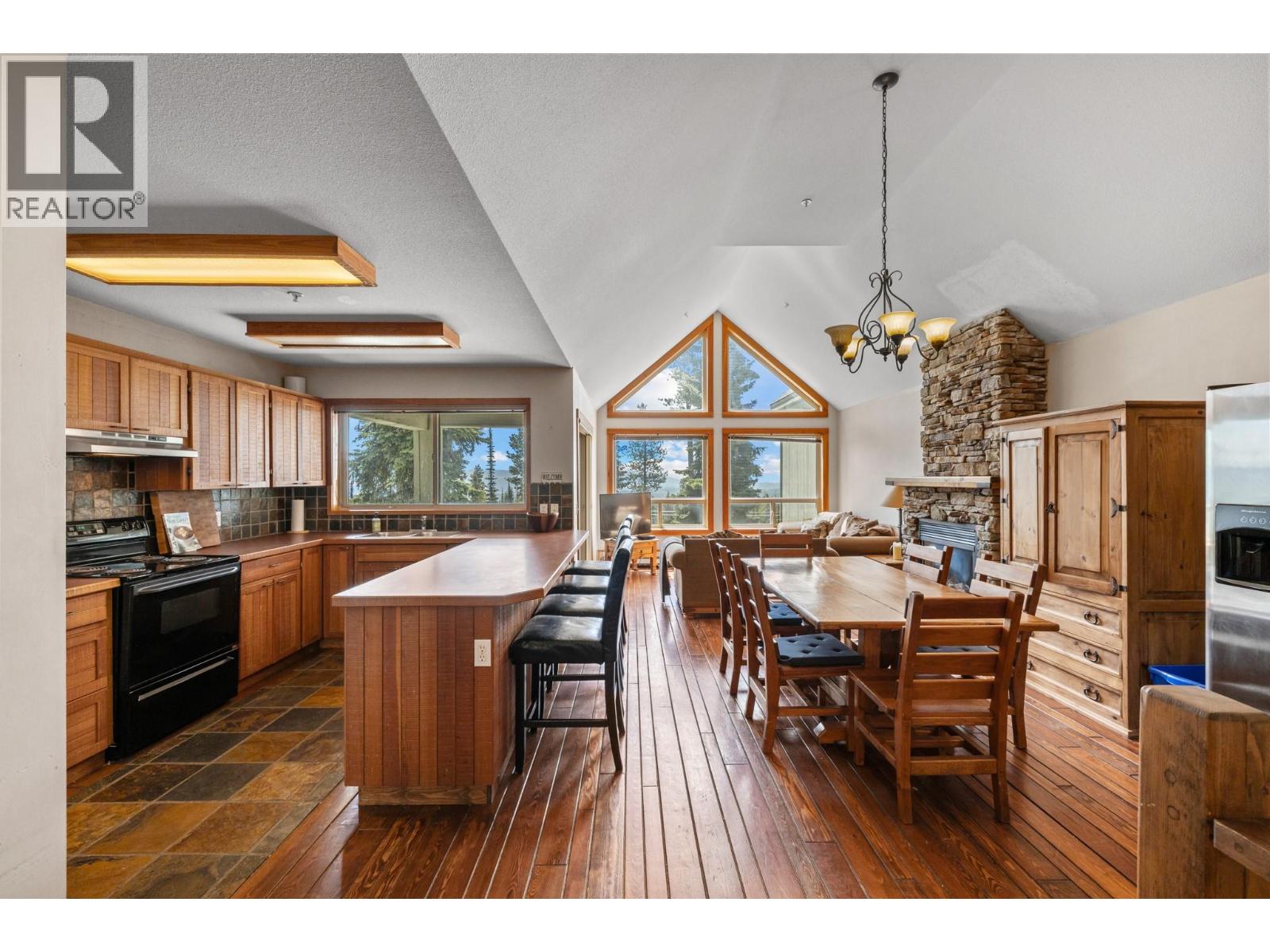 4879A Snowpines