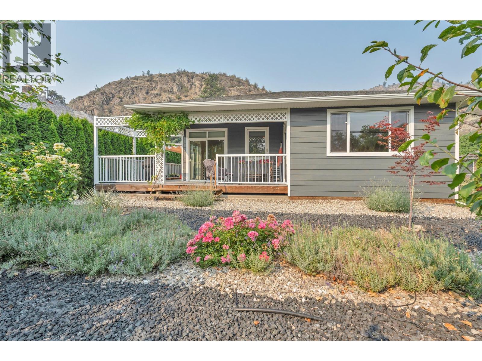 6753 Hillside