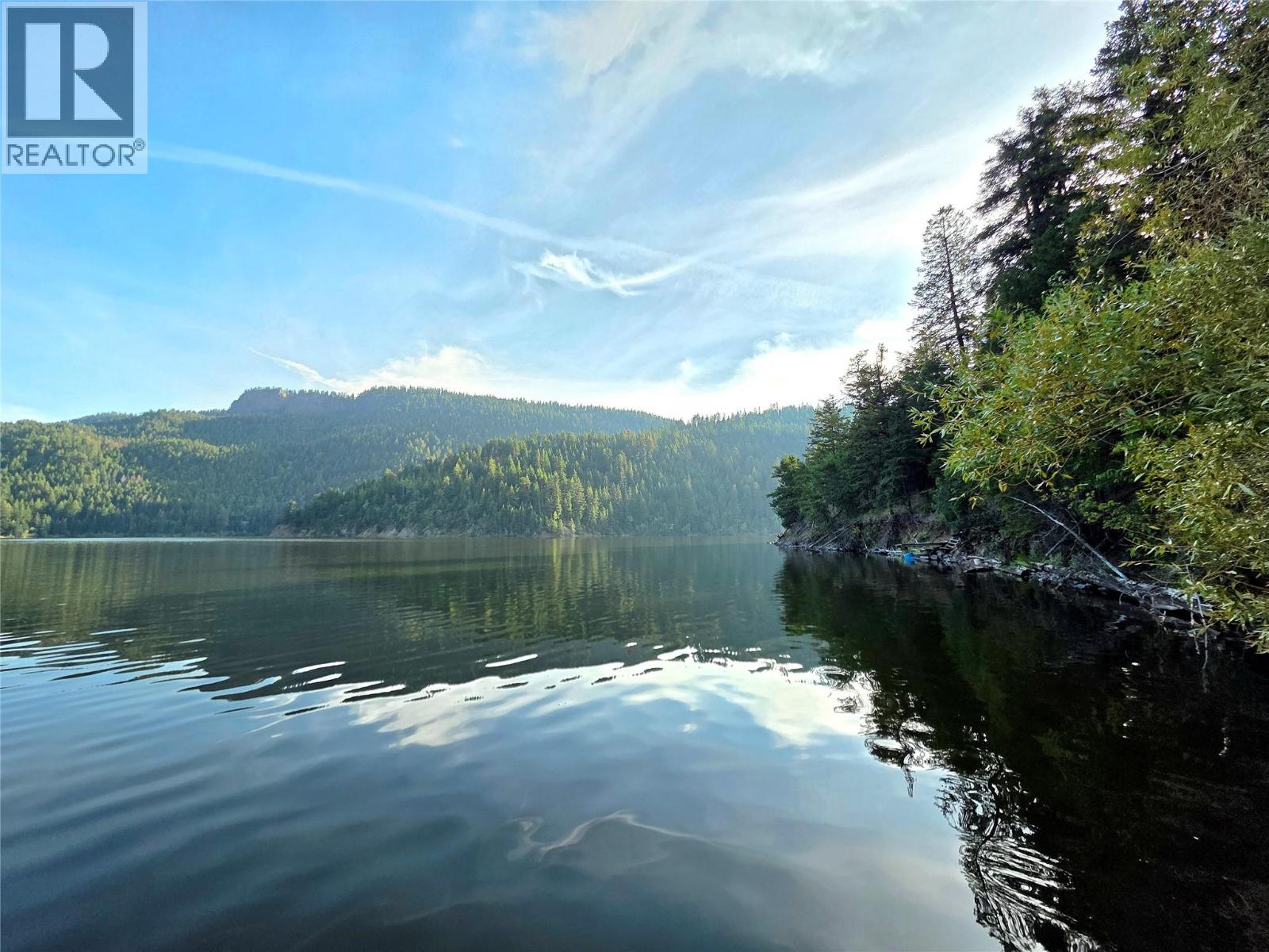 6453 Pinaus Lake