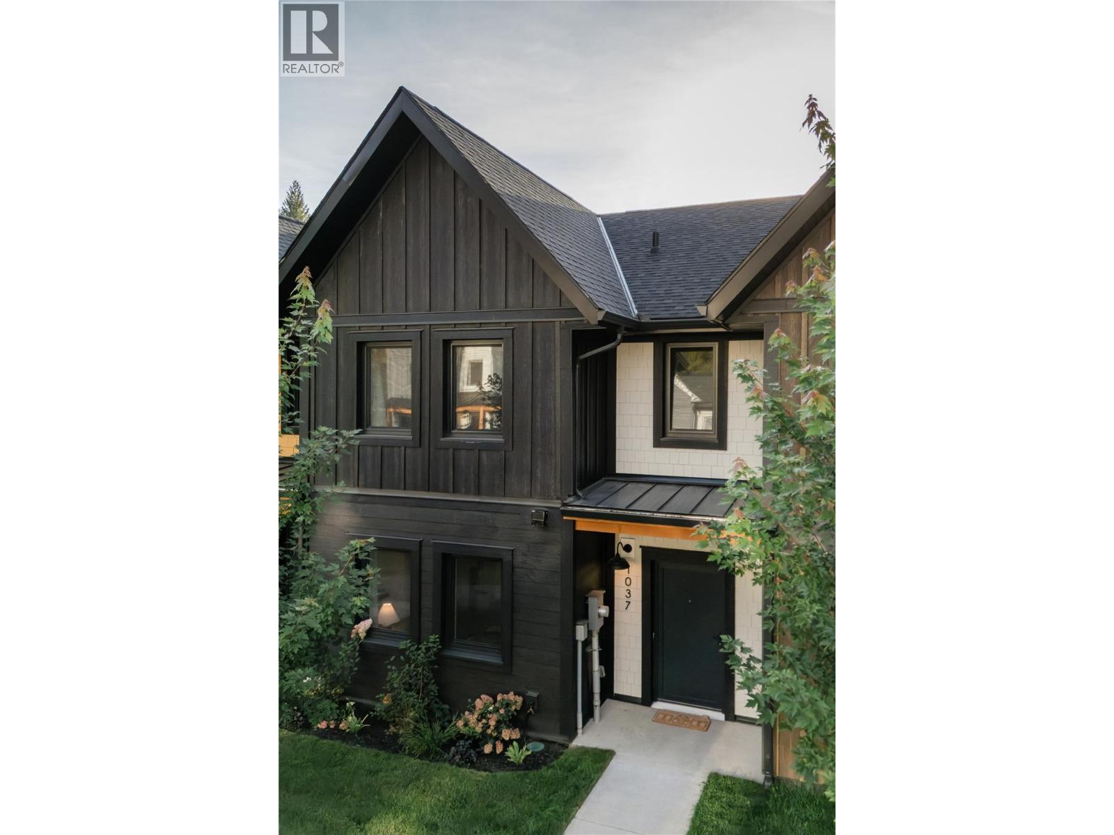 1037 Keystone