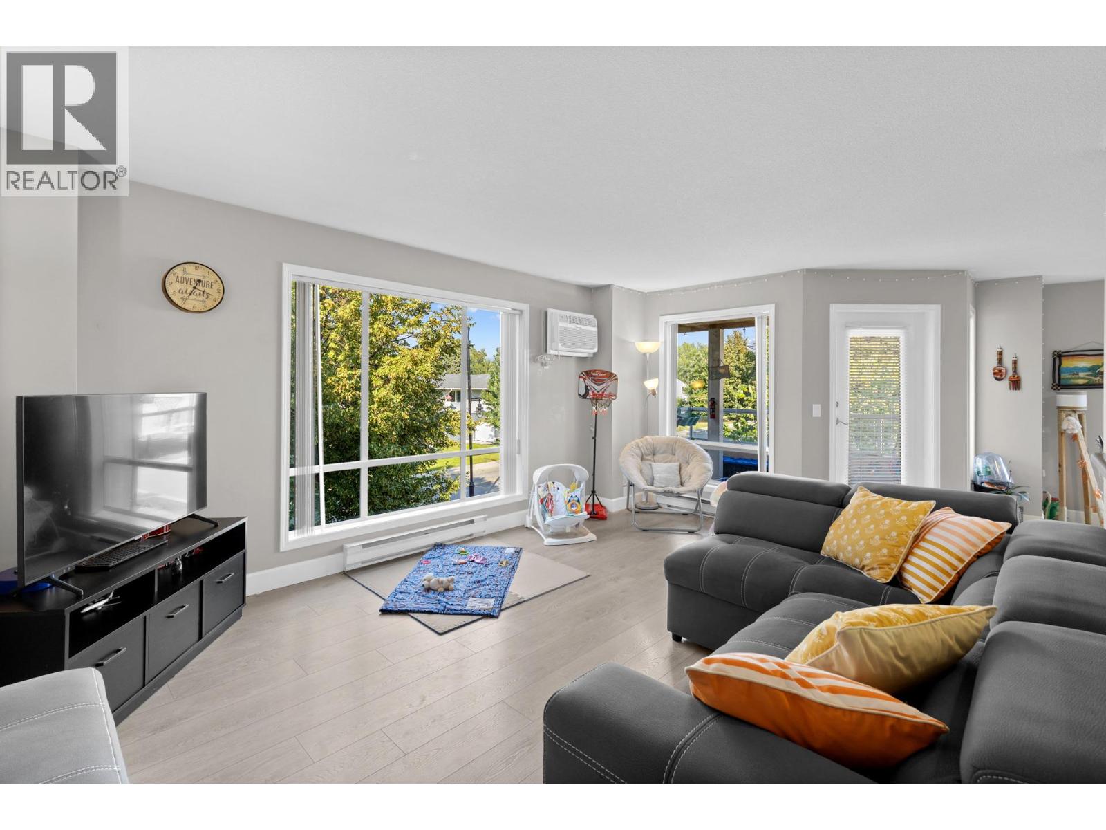727 Houghton Unit 212