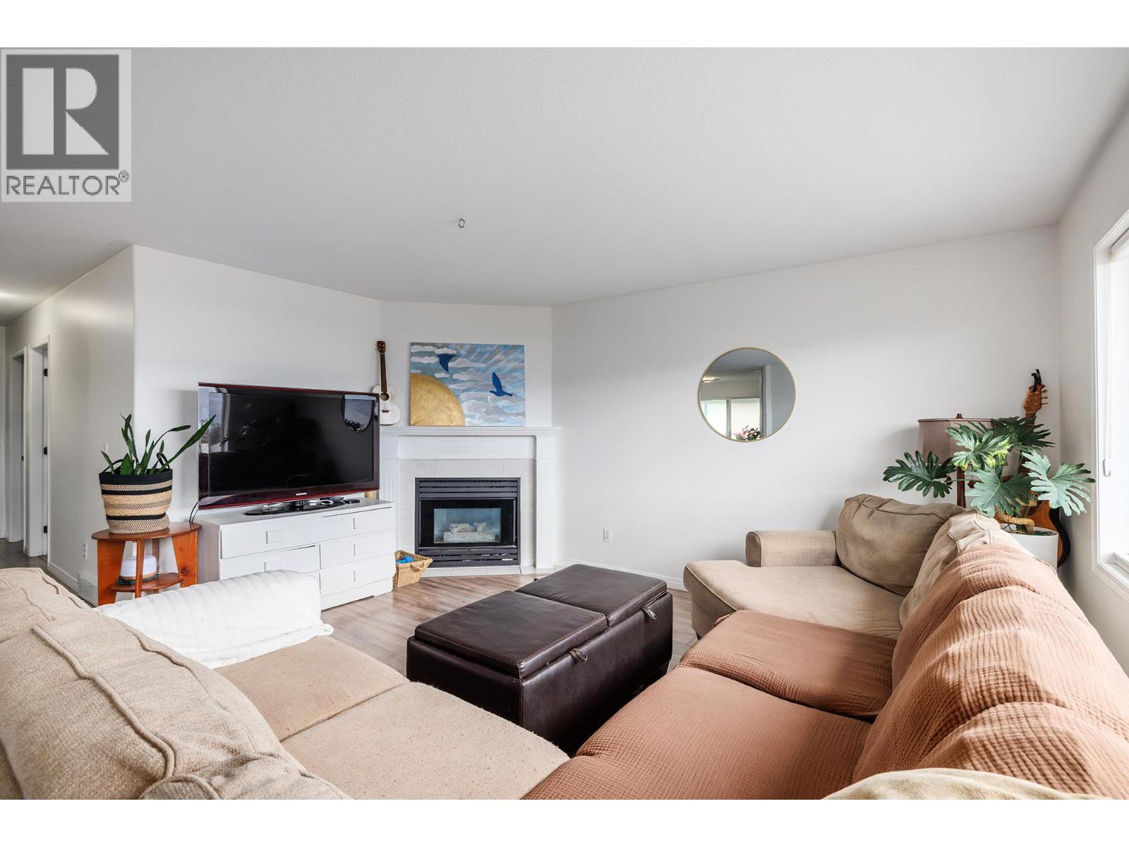2440 Old Okanagan Unit 328 photo 5