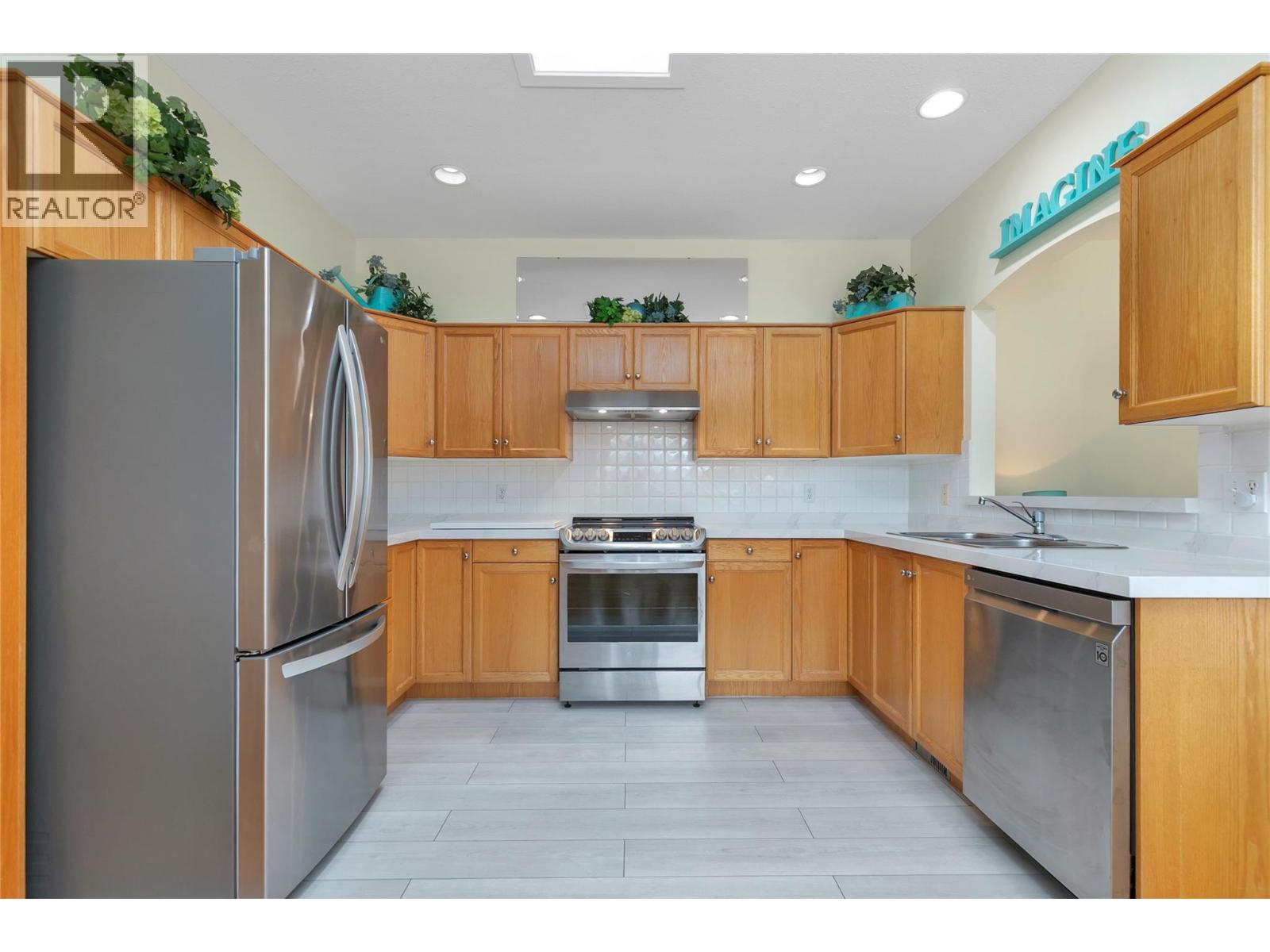 665 Cook Unit 108 photo 5