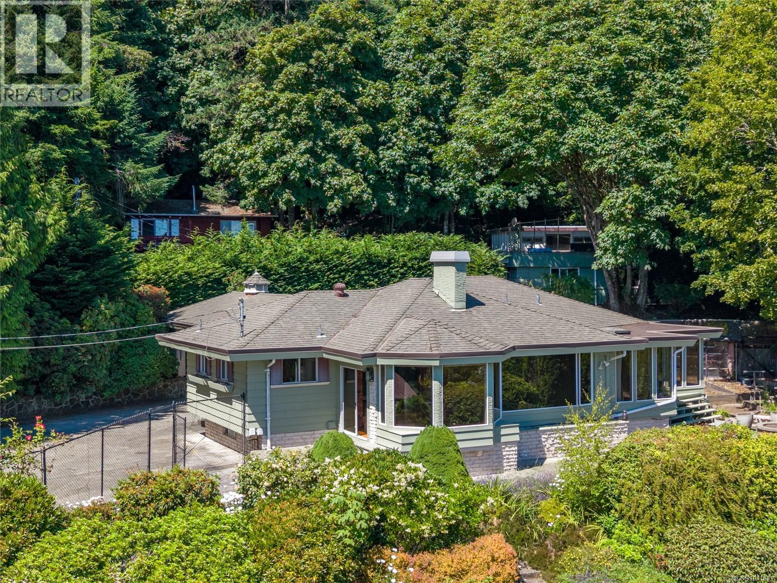 4916 Lochside
