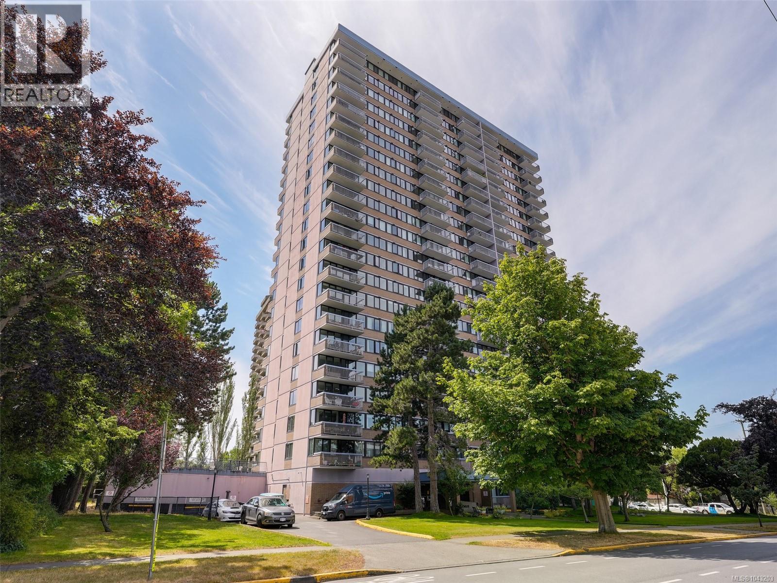 647 Michigan Unit 1810
