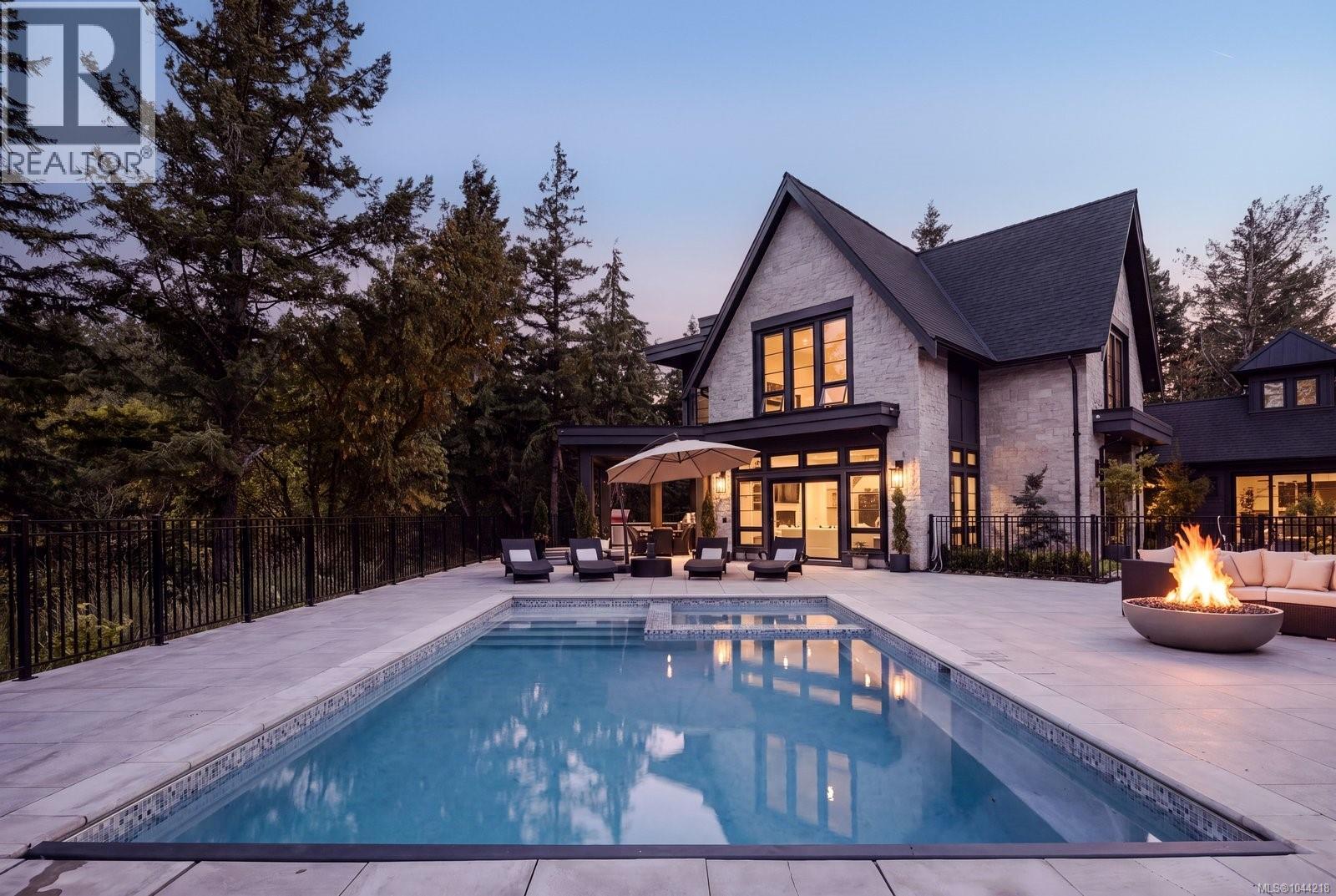 2060 Pinehurst