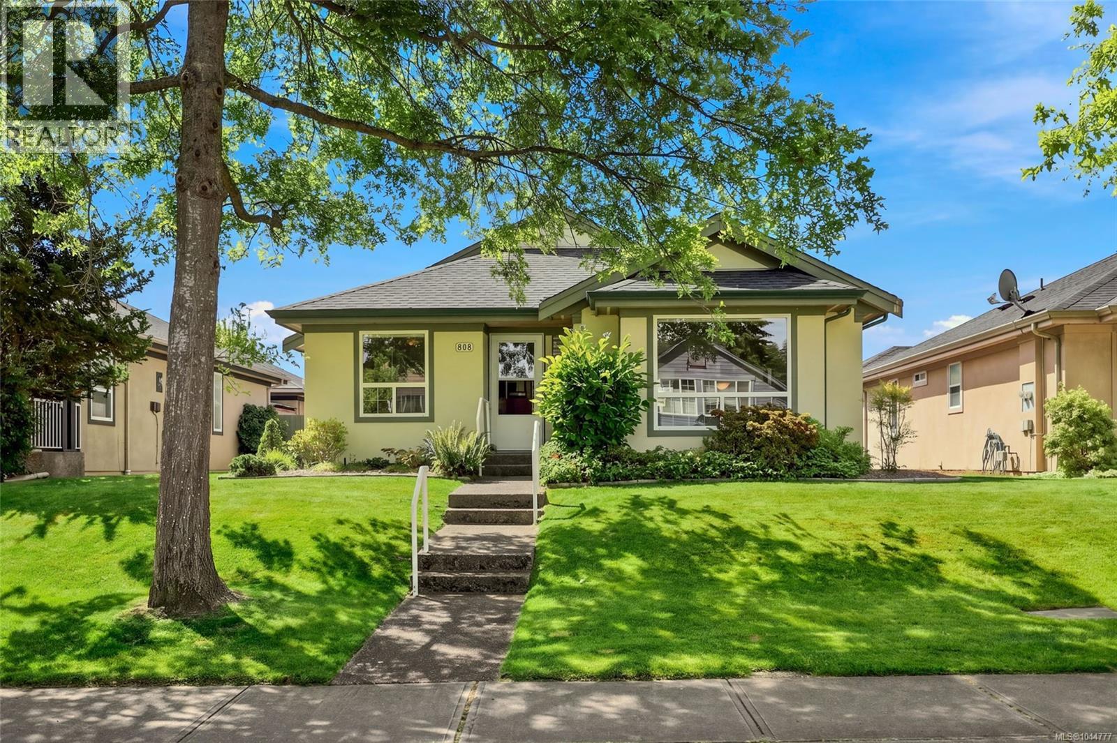 808 Stanhope