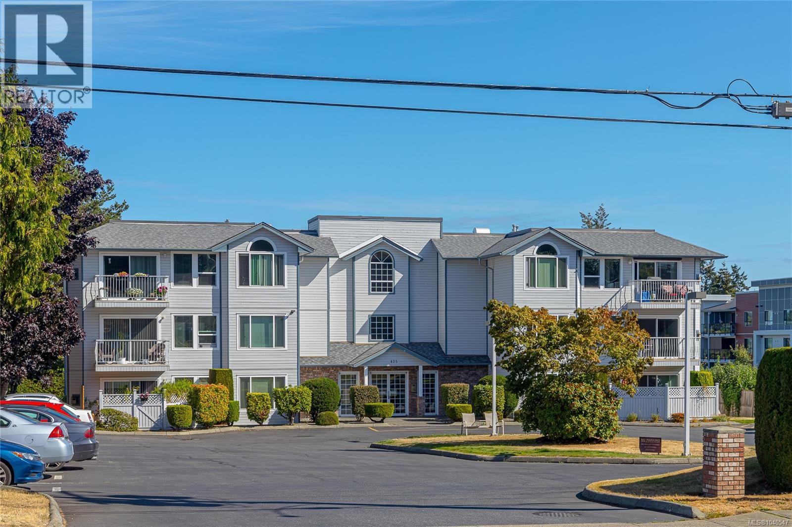 435 Morison Unit 104