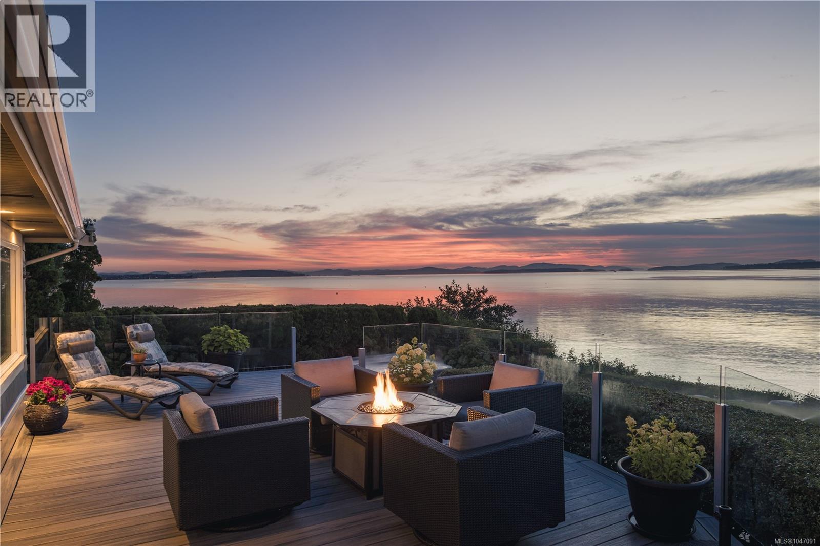 8585 Lochside