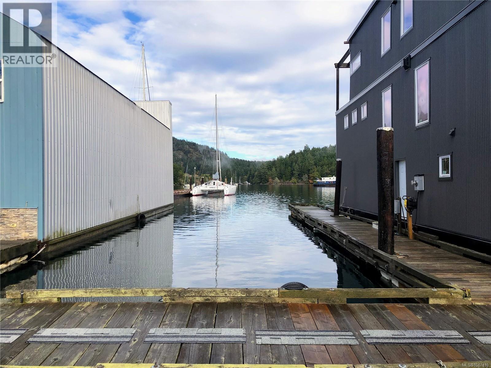 5000 Genoa Bay Unit East Wing photo 2
