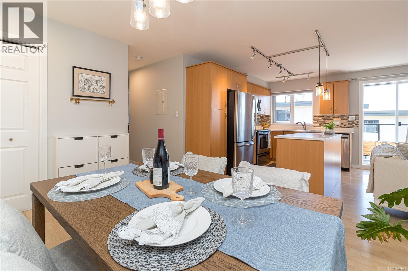 2940 Harriet Unit 404