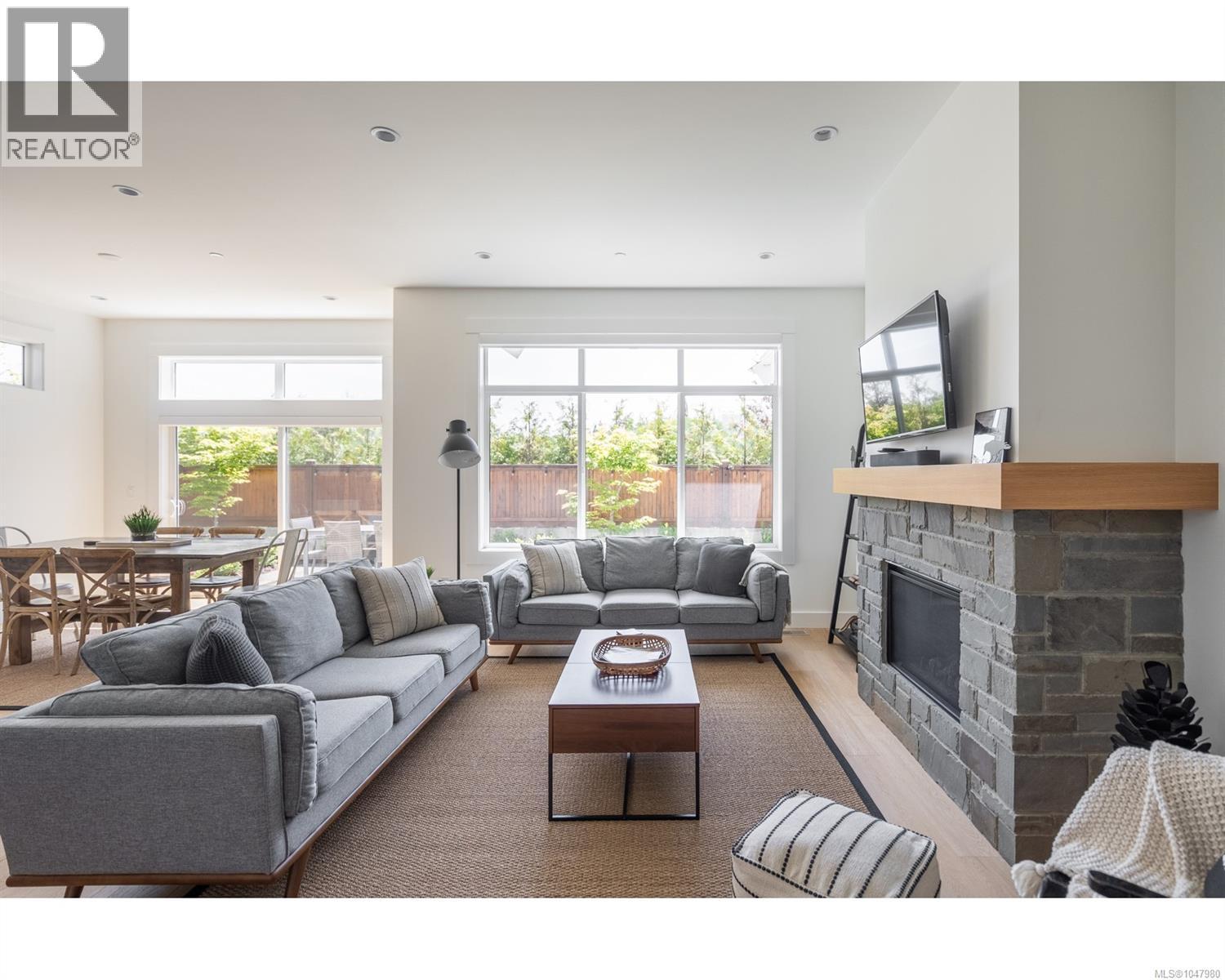 846 ACKERMAN Unit 11