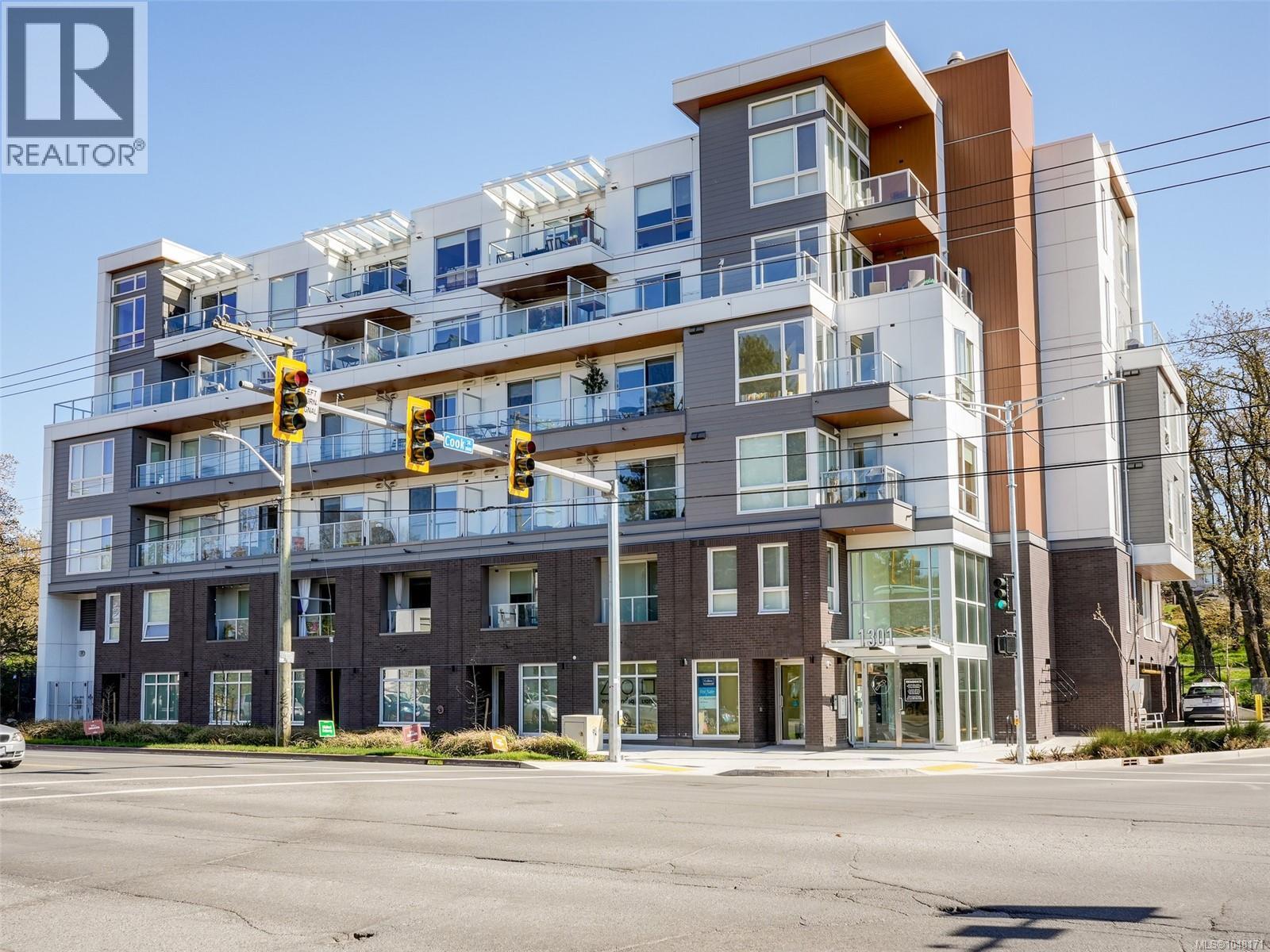 1301 Hillside Unit 308