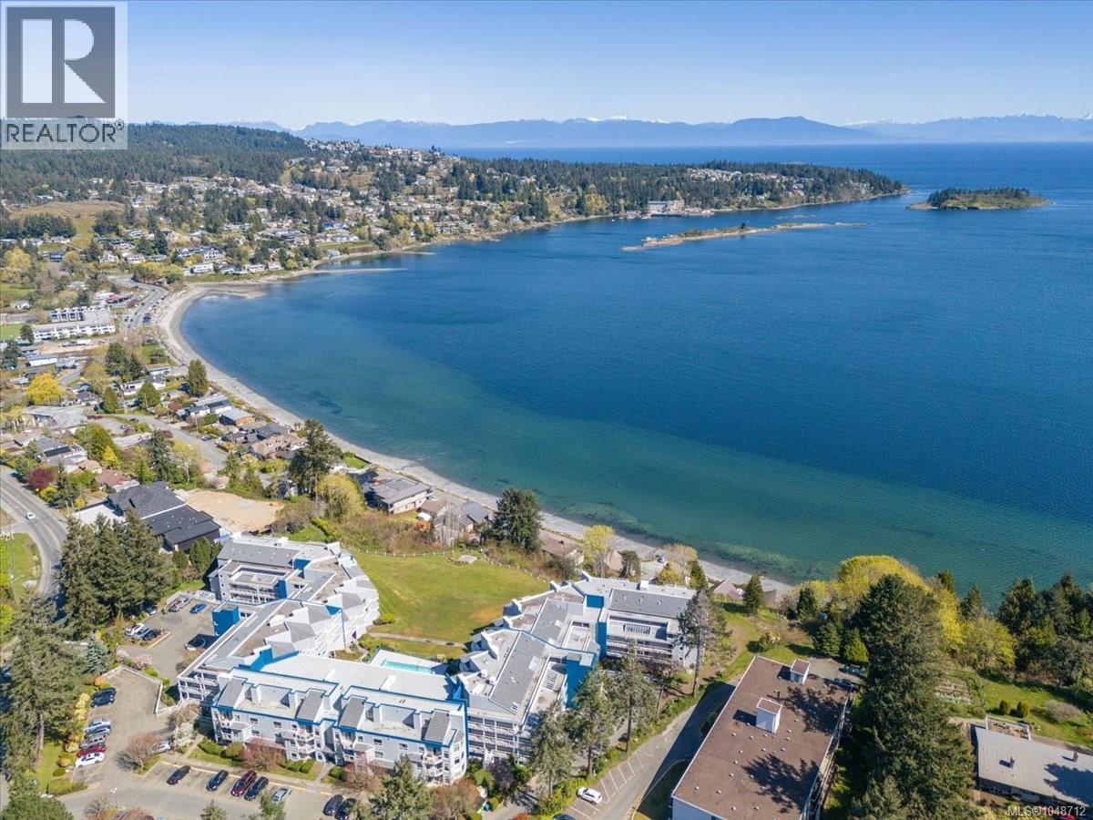 2562 Departure Bay Unit 108