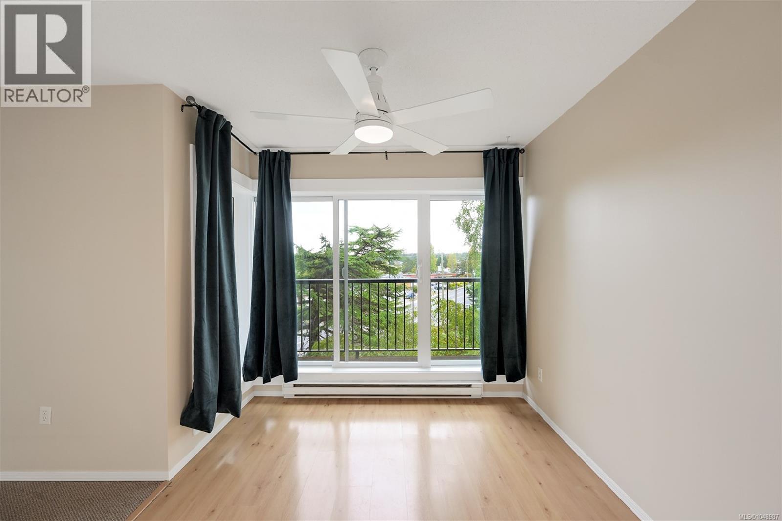 4030 Quadra Unit 201 photo 5